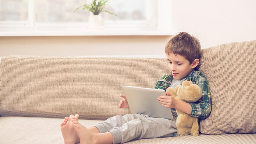 ebooks- Kid using his tablet